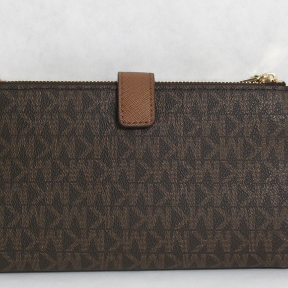 Michael Kors Signature Canvas Smartphone Wallet - Picture 4 of 8